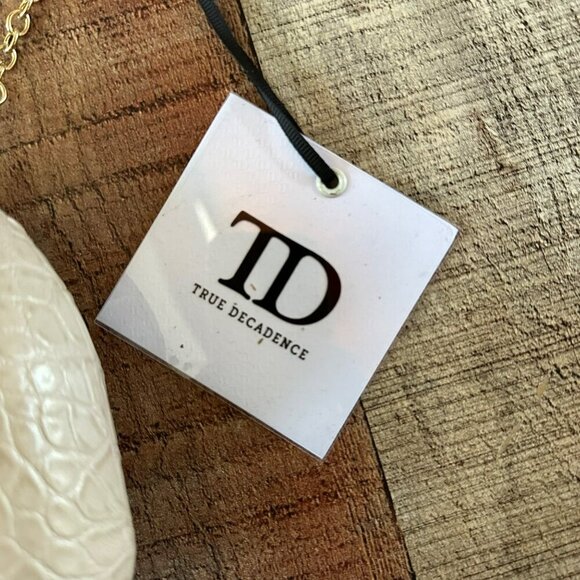 True Décadence Croc Embossed Off White Clutch With Gold Chain Strap - Picture 2 of 7